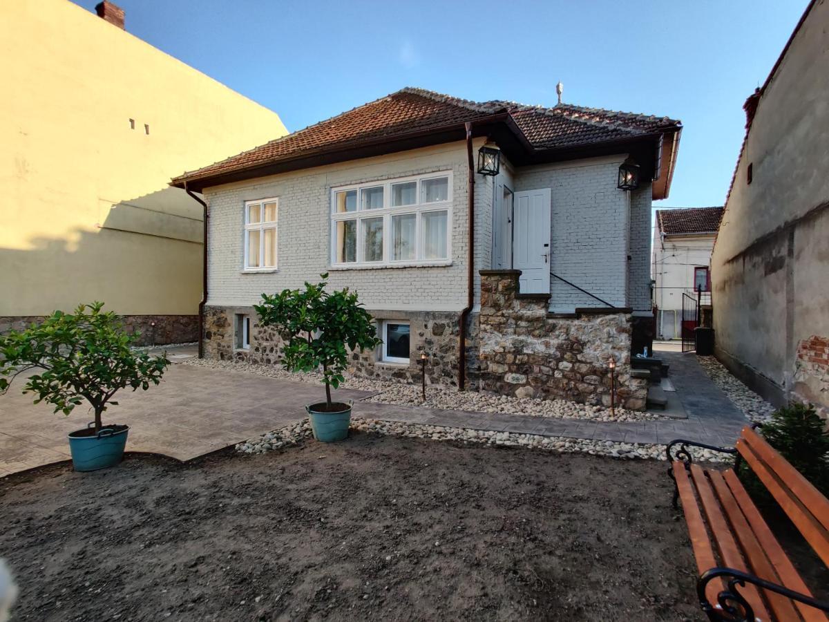 Vila Orient Хунедоара Екстер'єр фото